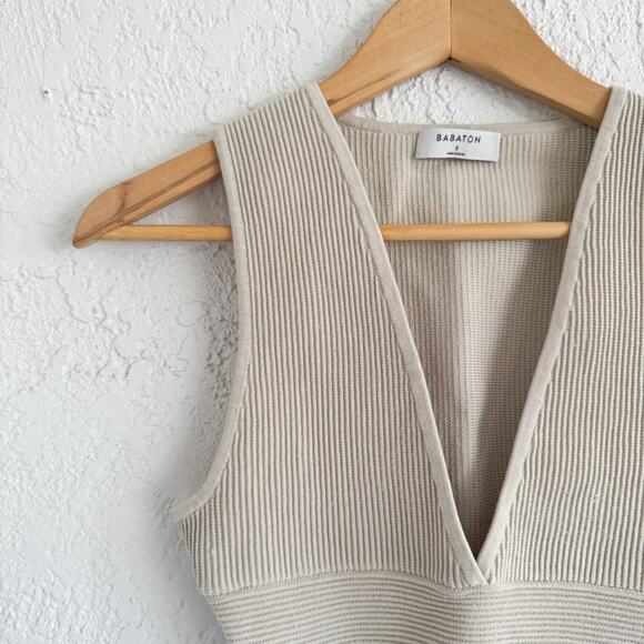 Aritzia Babaton Sculpt Knit Deep V-neck Tank Crop Top - Picture 4 of 8